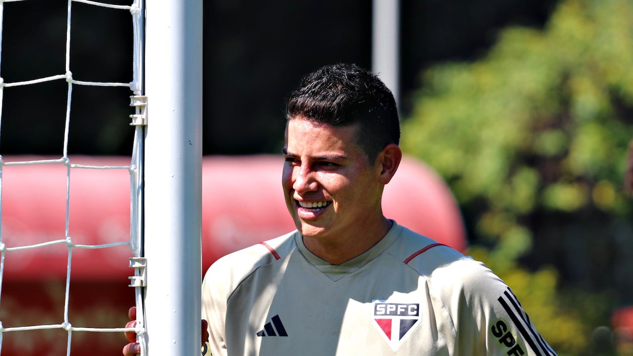 James Rodríguez sigue entrenando con Sao Paulo.