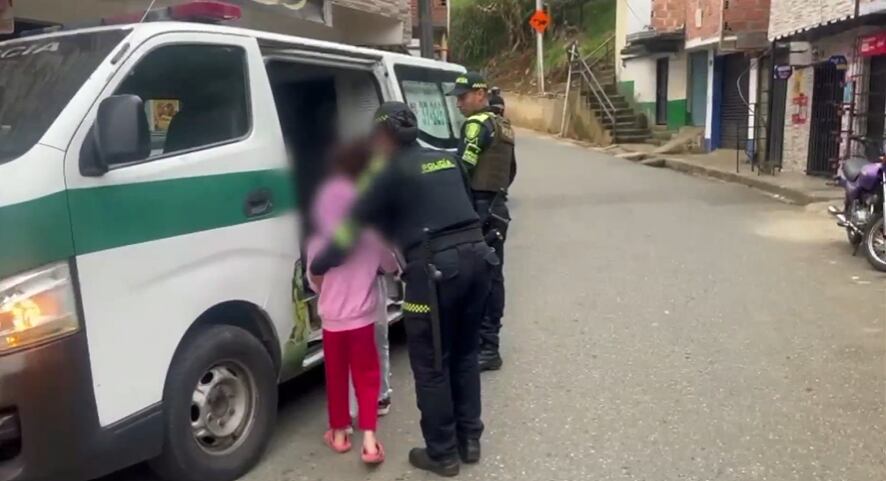 Rescatan cuatro menores de una red de pornografía infantil: era explotados por sus propios papás.