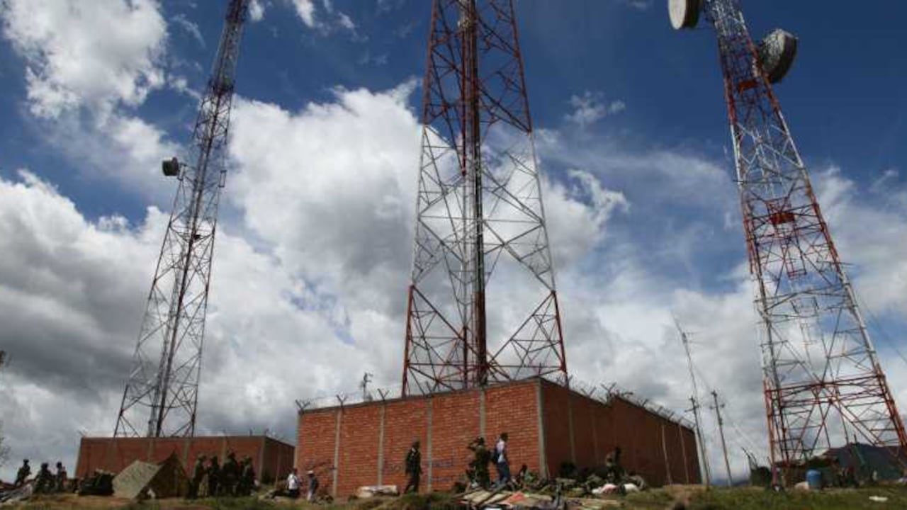 Esta decisión de la Corte significaría que que los equipos y bienes en los que habían invertido las empresas –Claro y MoviStar– revertirían al Estado y no solo el espectro.