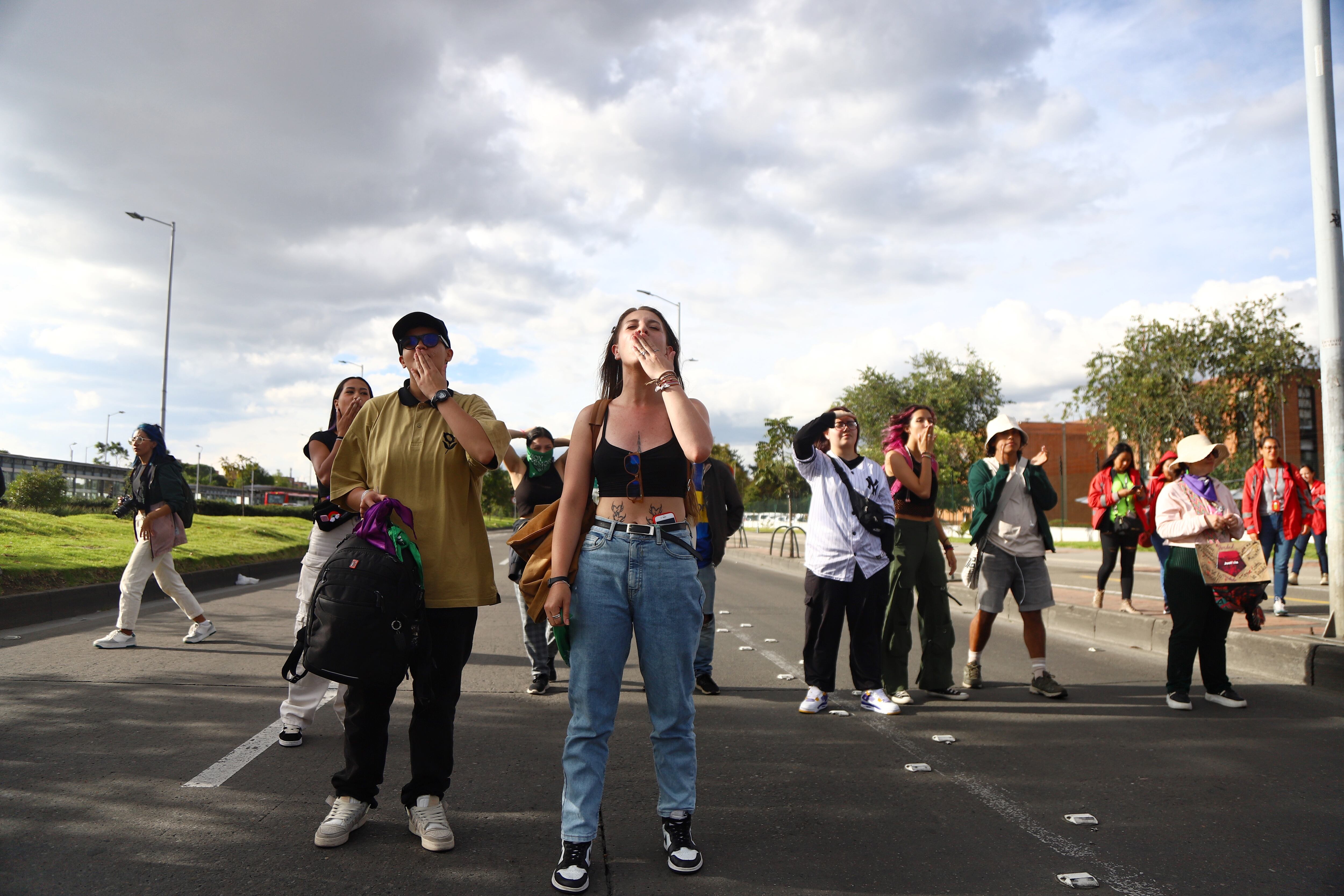 Plantón frente a RTVC en contra de Hollman Morris