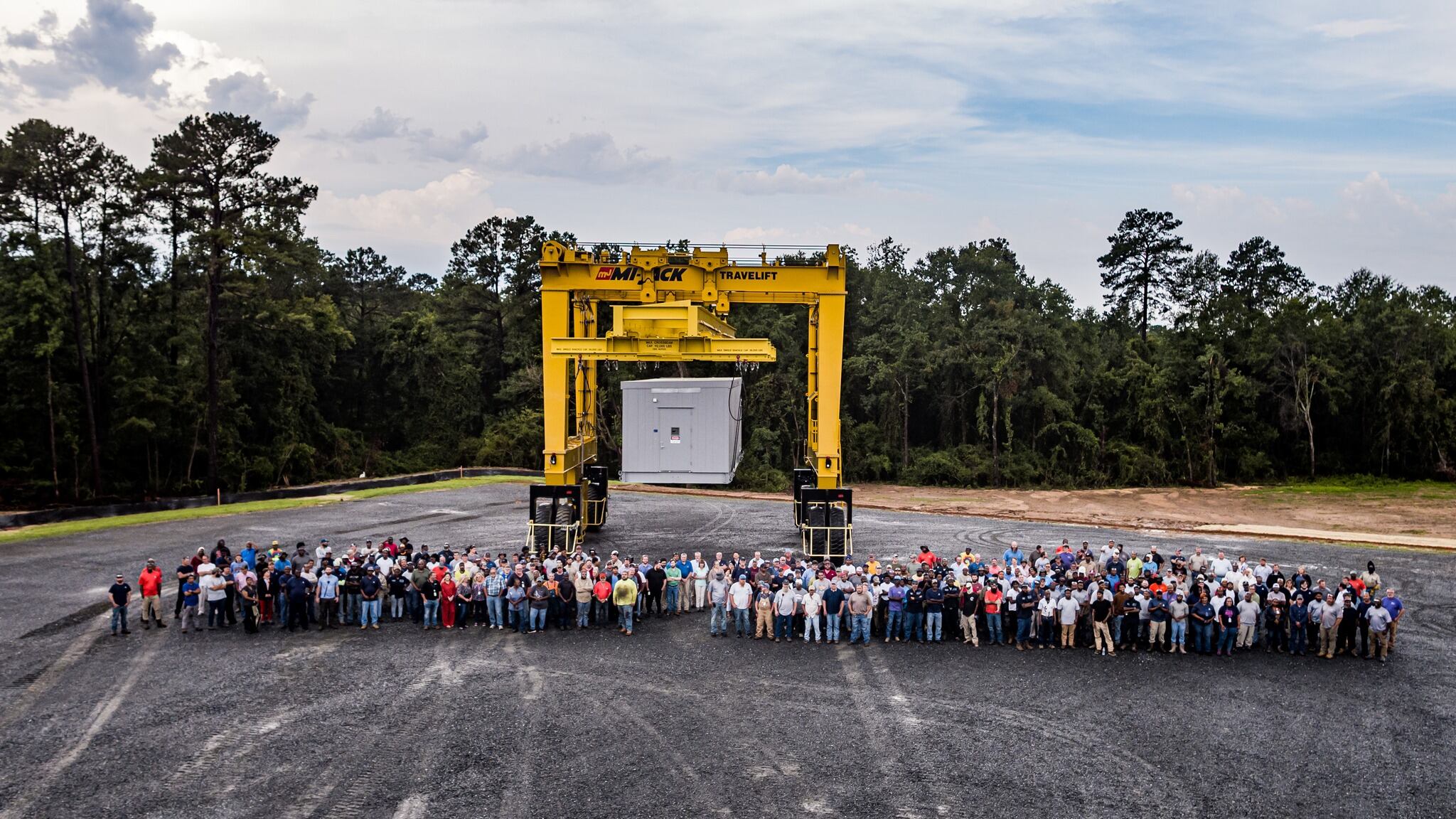 Miembros de la compañía que se vendió en una millonaria suma