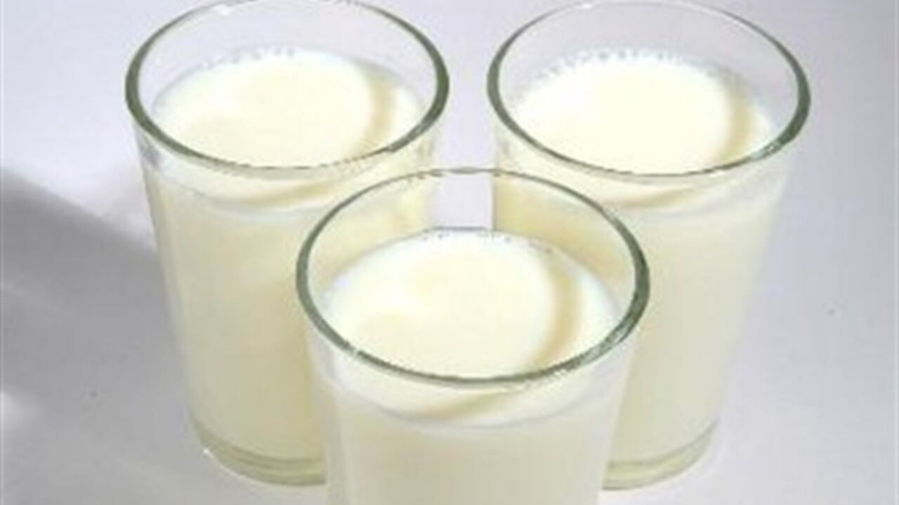 El decreto 1880 de mayo de 2011 autoriza a vender leche cruda en Colombia.