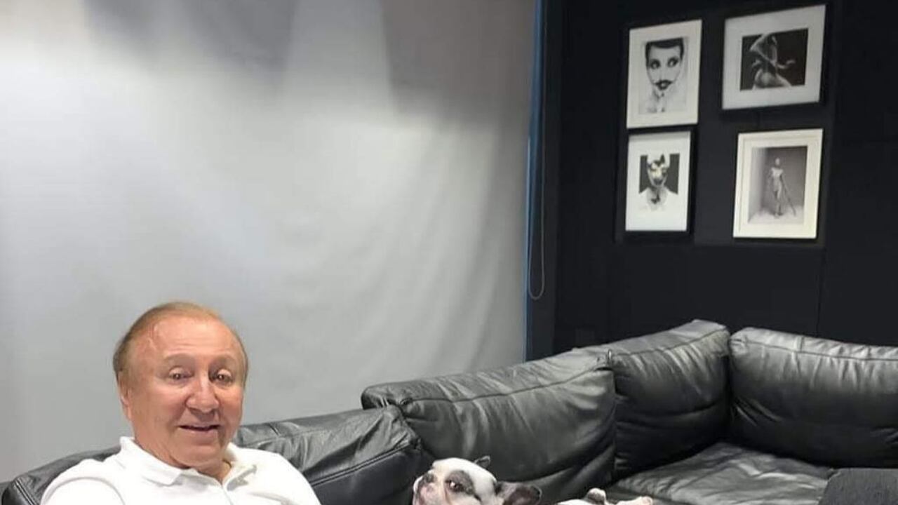 Rodolfo Hernández y su perro, Narco José.