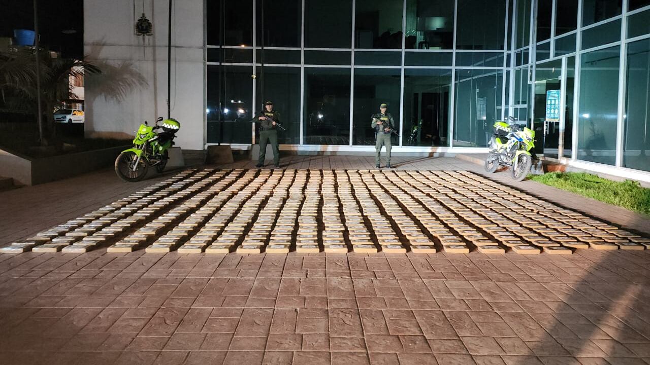Las autoridades están tras la pista del conductor del vehículo con cocaína.