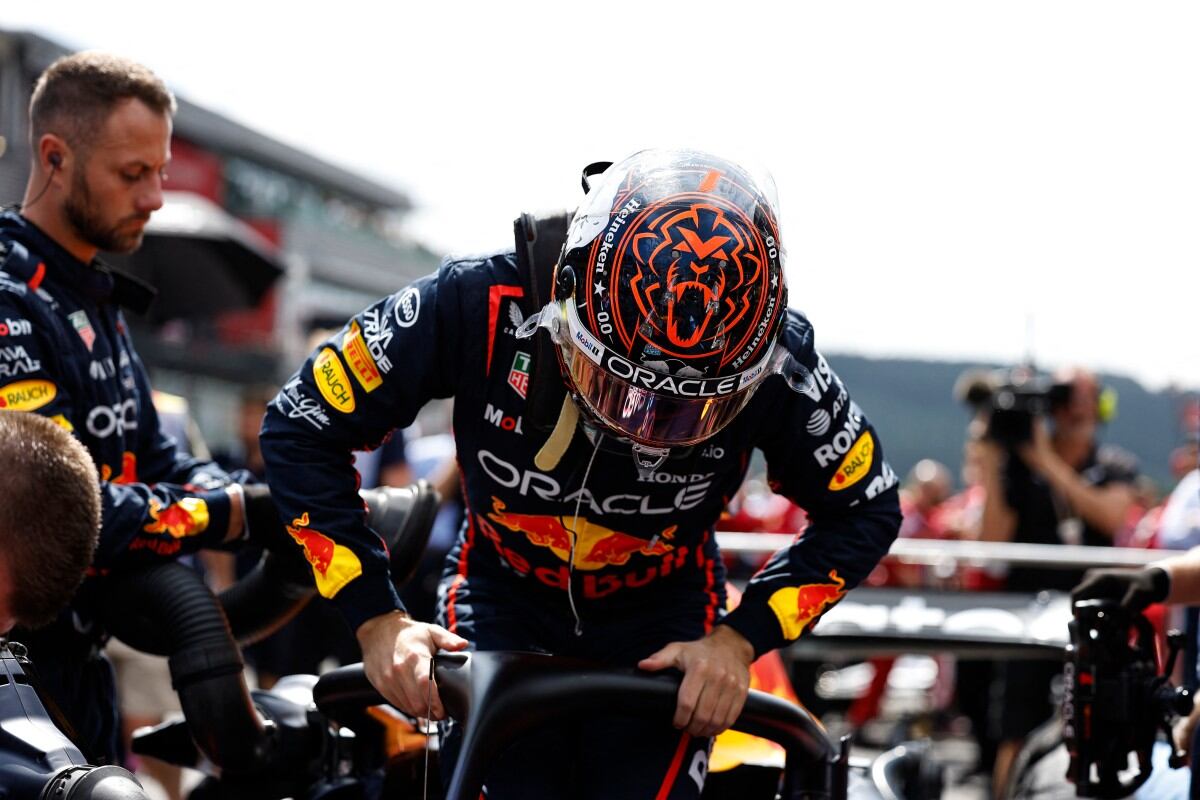 El piloto holandés ganó la carrera sprint de Bélgica y mete presión a los McLaren