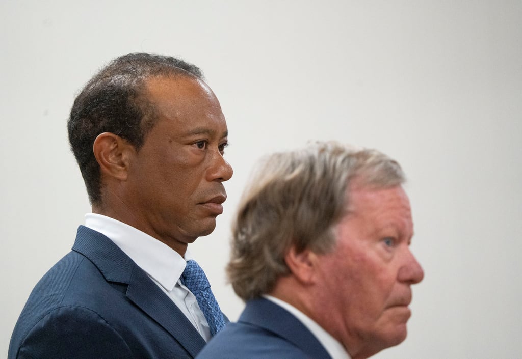 Tiger Woods se presenta en el juzgado de condado del juez Darren Steele's para su audiencia de declaración tras su arresto en marzo el miércoles 2 de septiembre del 2026. (Crystal Vander Weit/Treasure Coast Newspapers vía AP, Pool)
