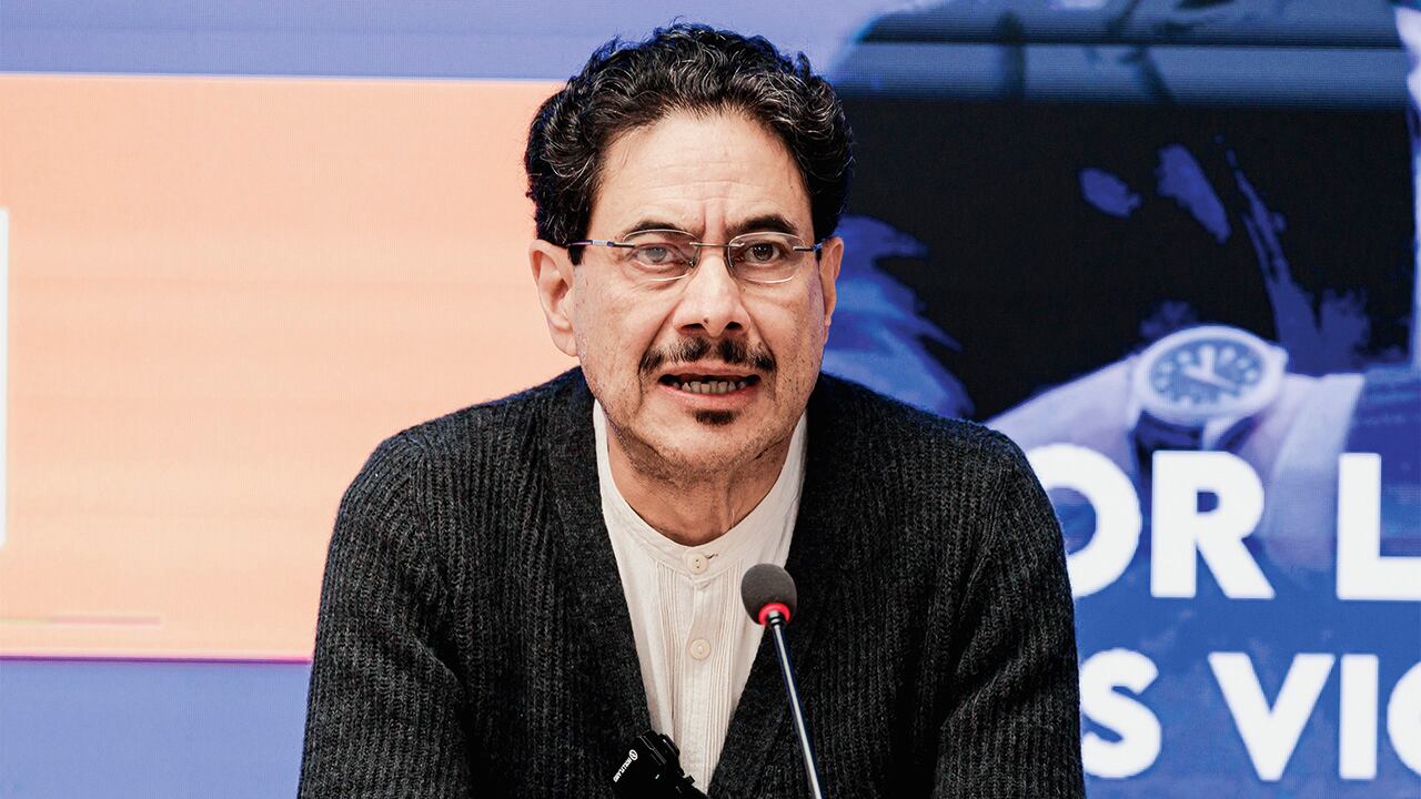 Iván Cepeda cuenta con el respaldo de Gustavo Petro e irá directamente a la primera vuelta presidencial.