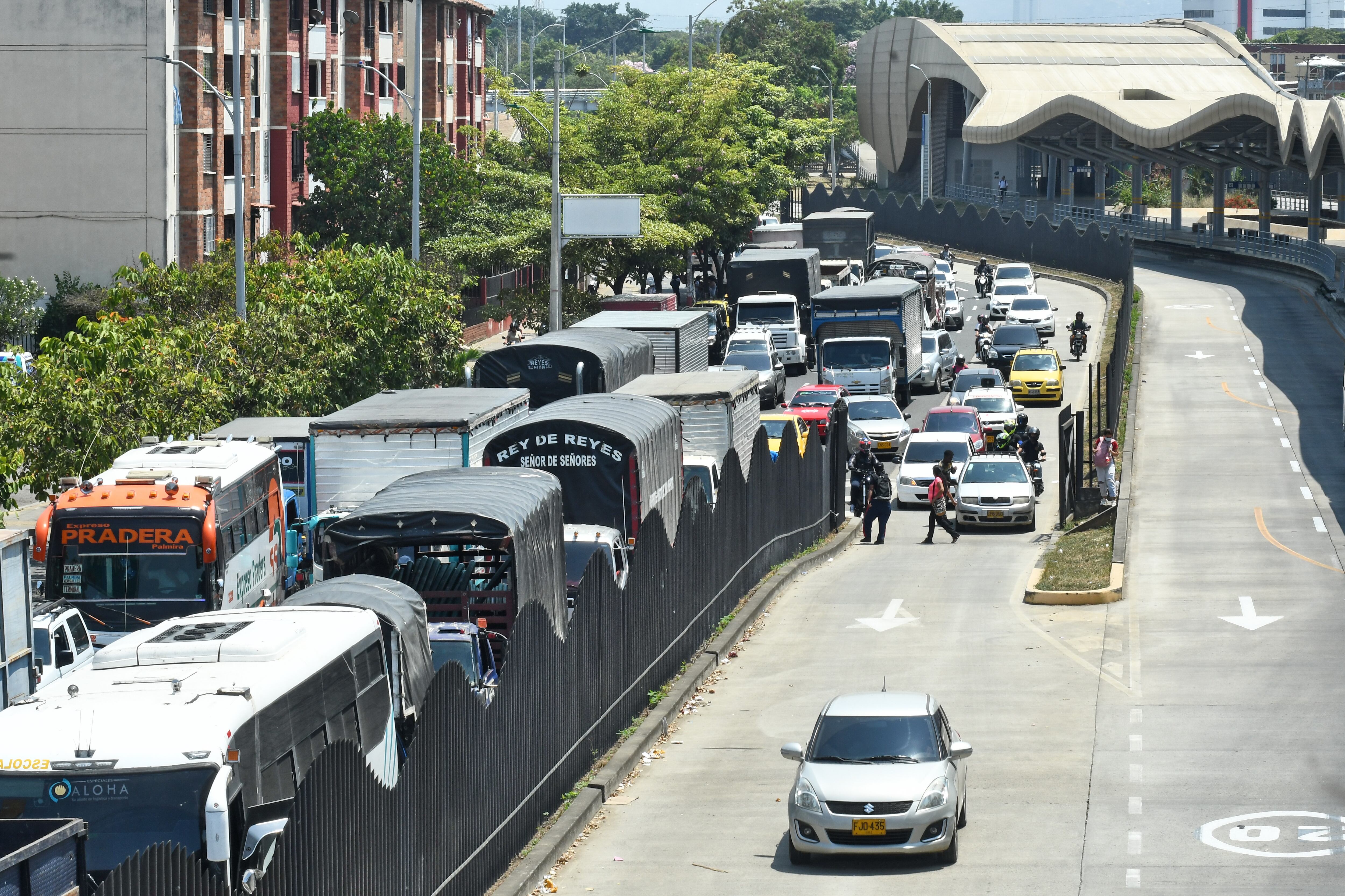 Bloqueos en Yumbo y el paso del comercio por el paro de camioneros. fotos Wirman Rios.