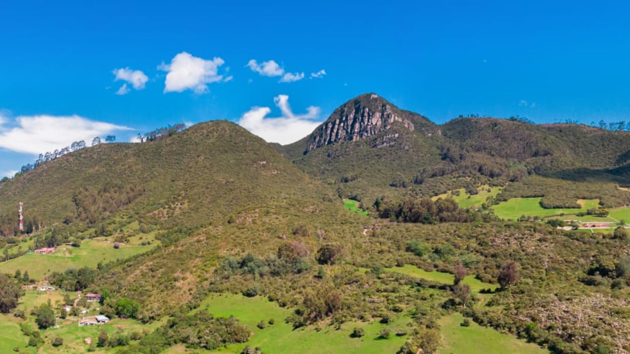 Dicen que en este cerro se observan un supuesto avistamiento de ovnis.