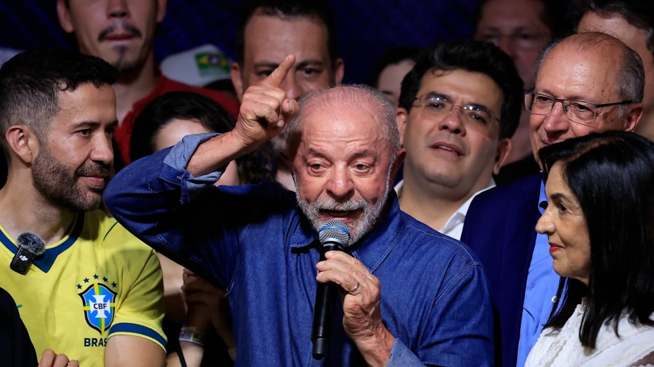 Lula da Silva da su primer discurso tras su triunfo.