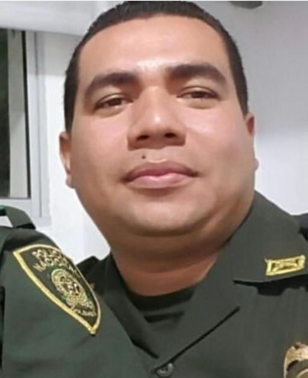 Patrullero Víctor Julio Marín Londoño, de 40 años de edad.
