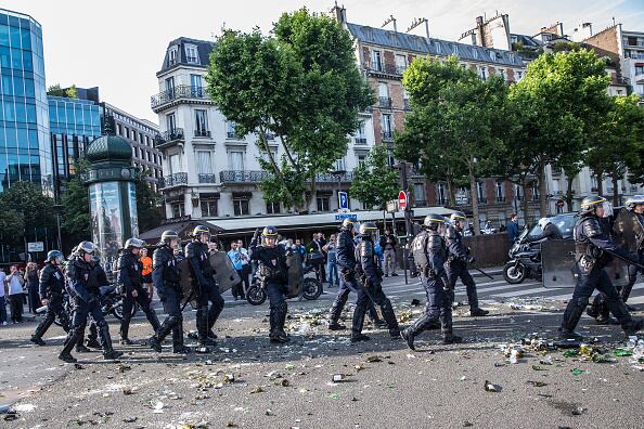 Taxistas protestaron en 2015 en contra de Uber, en París, Francia.