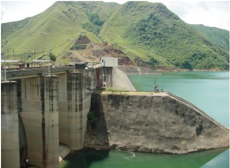 Hernán Alberto García Mahecha es ingeniero electricista de la Universidad del Valle, especialista en Gerencia de Construcciones, magíster en Energías Renovables y magíster en Gerencia de Proyectos.