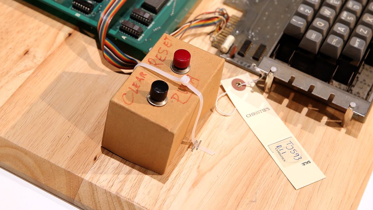 La icónica computadora Apple-1 construída en 1976 fue subastada hoy en USD 400.000