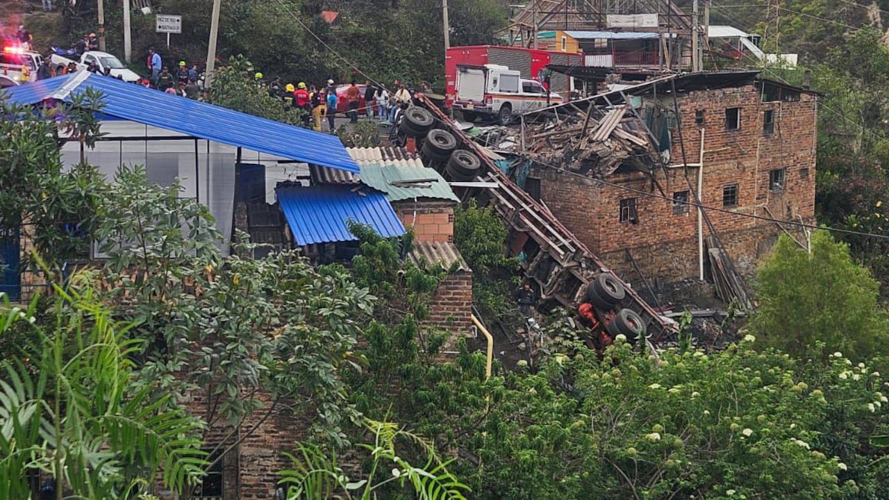 El vehículo al parecer se habría quedado sin frenos.