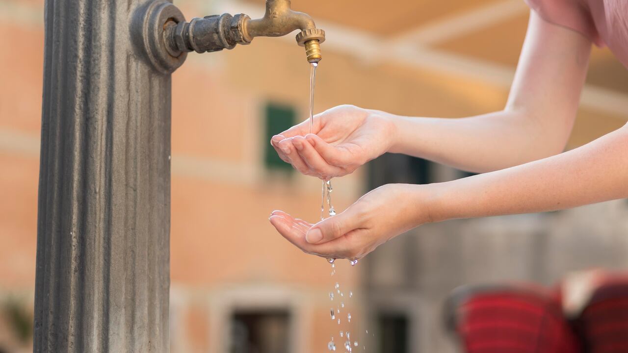 Se ofrece consejos prácticos para ayudar a los hogares colombianos a gestionar el agua de manera eficiente durante el fenómeno de El Niño.