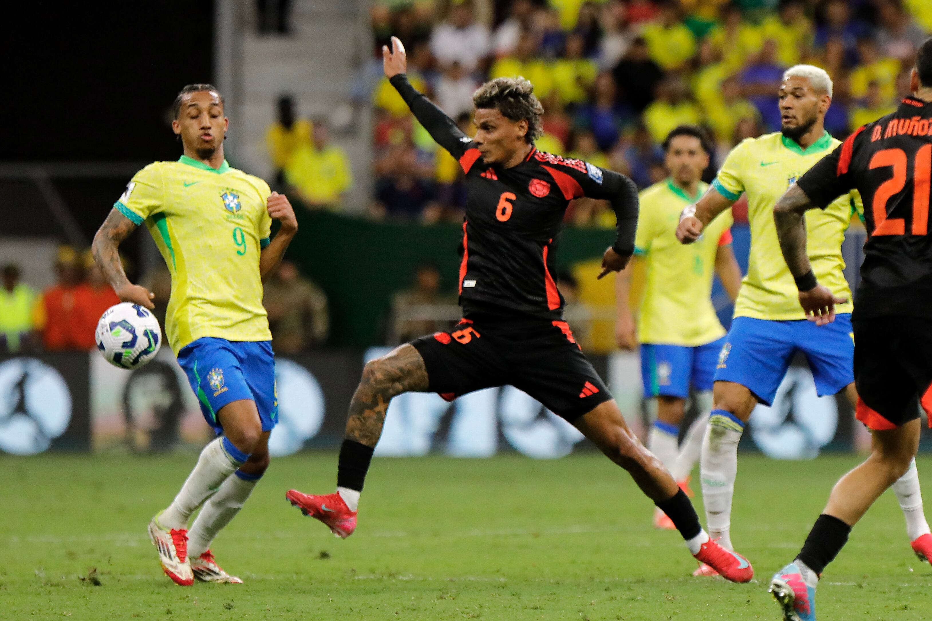 Colombia empató ante Brasil en un intenso partido