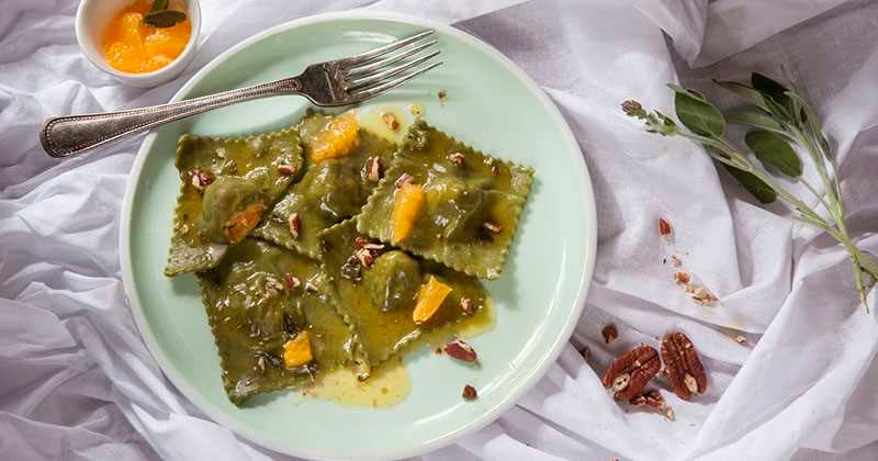 
Raviolis de té matcha rellenos de calabaza y jengibre 
