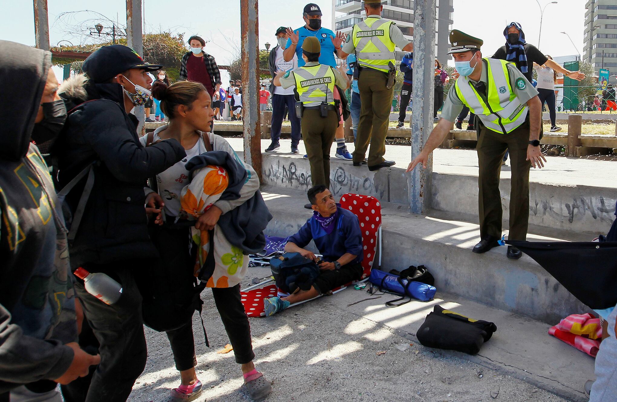 En Imágenes. Enfrentamiento entre antiinmigración y migrantes venezolanos en Chile