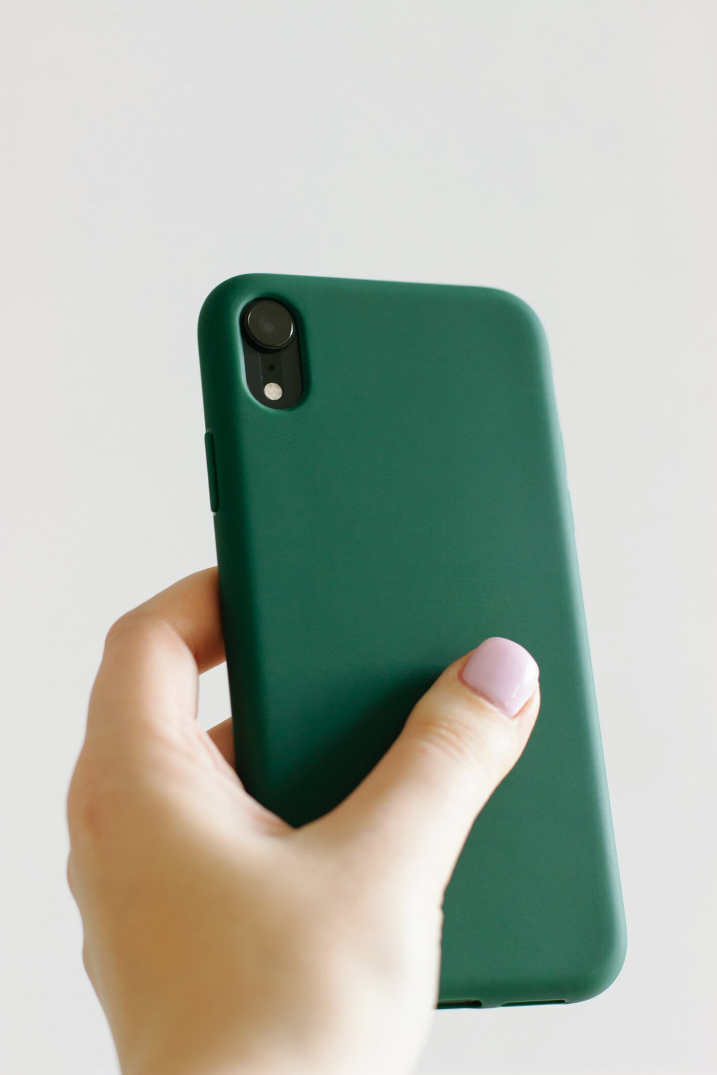 Descubra los pasos simples para eliminar manchas y mantener la funda de su celular en condiciones óptimas de limpieza.