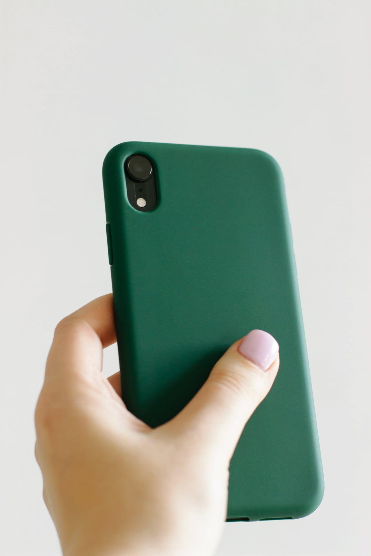 Descubra los pasos simples para eliminar manchas y mantener la funda de su celular en condiciones óptimas de limpieza.