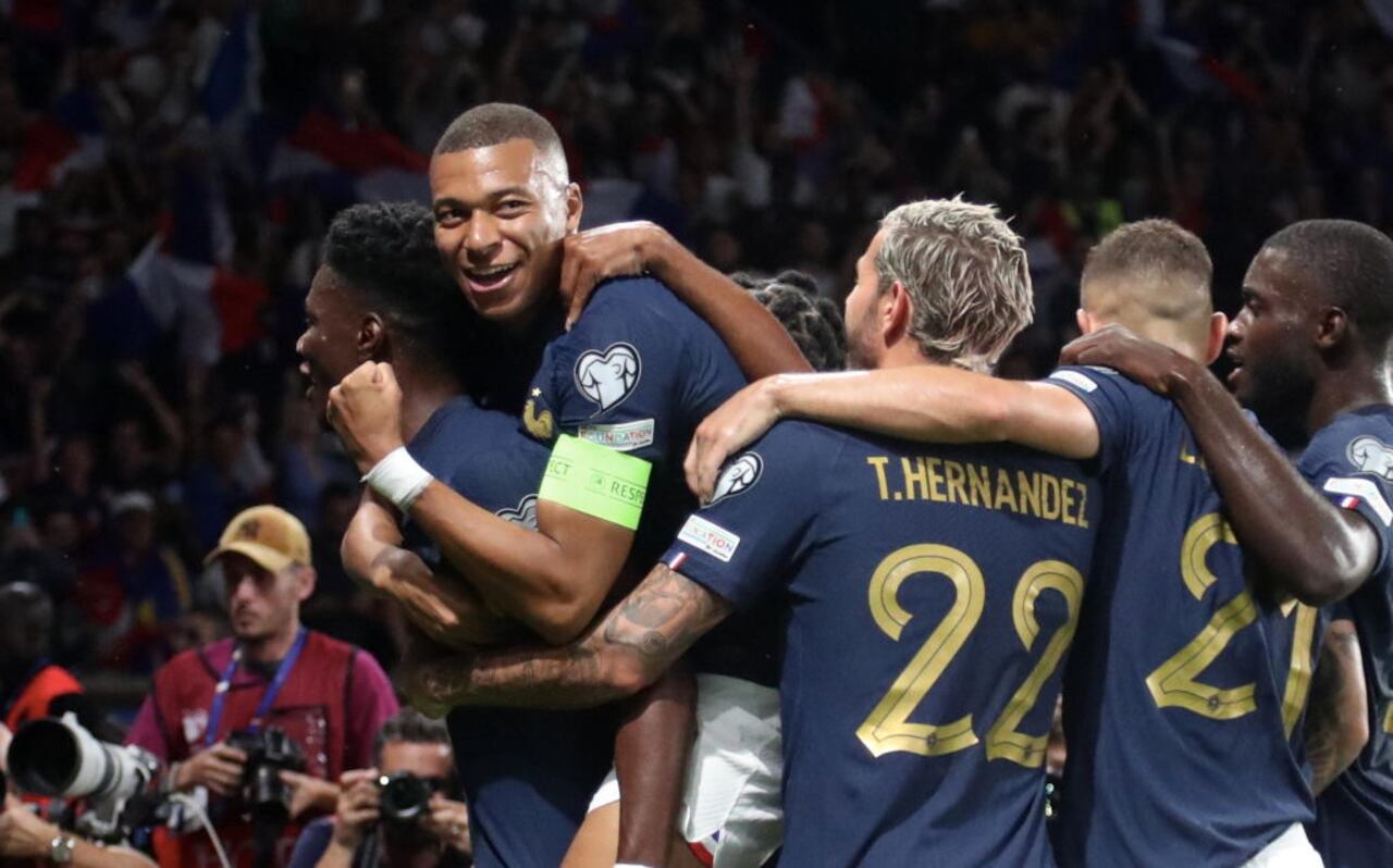 Francia venció 2-0 a Irlanda en clasificatorias a Eurocopa