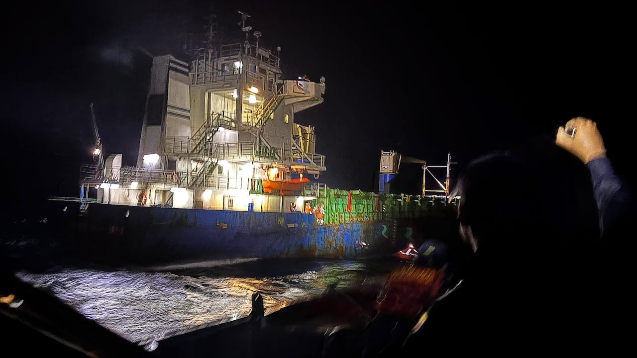 Buque de carga declarado en emergencia en el Caribe colombiano.