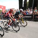 Santiago Buitrago parte al lado de Enric Mas en una etapa de la Vuelta a España 2026.