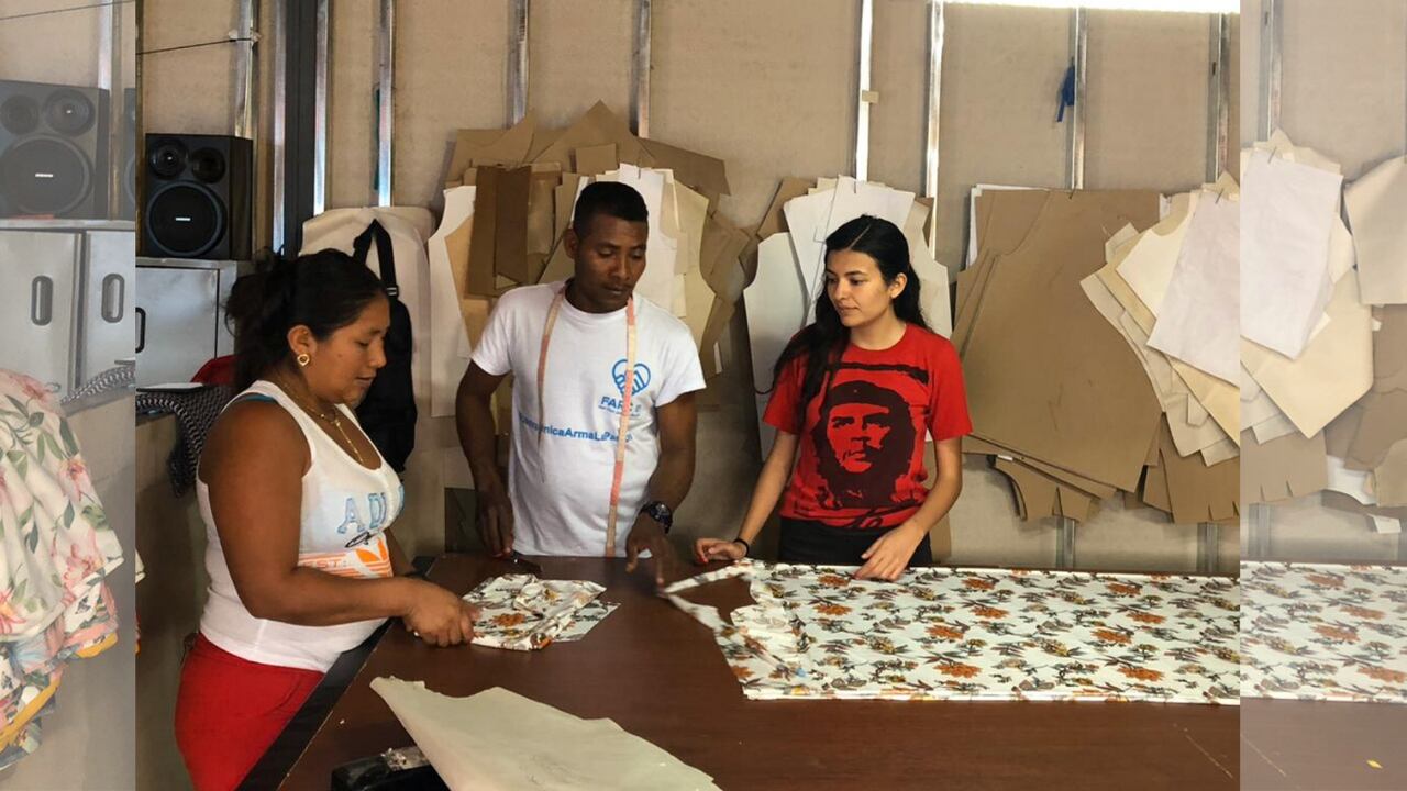 A través de kimonos, blusas, ruanas y accesorios, los integrantes de esta iniciativa desean mostrar que tienen la voluntad de construir paz y generar emprendimientos sostenibles