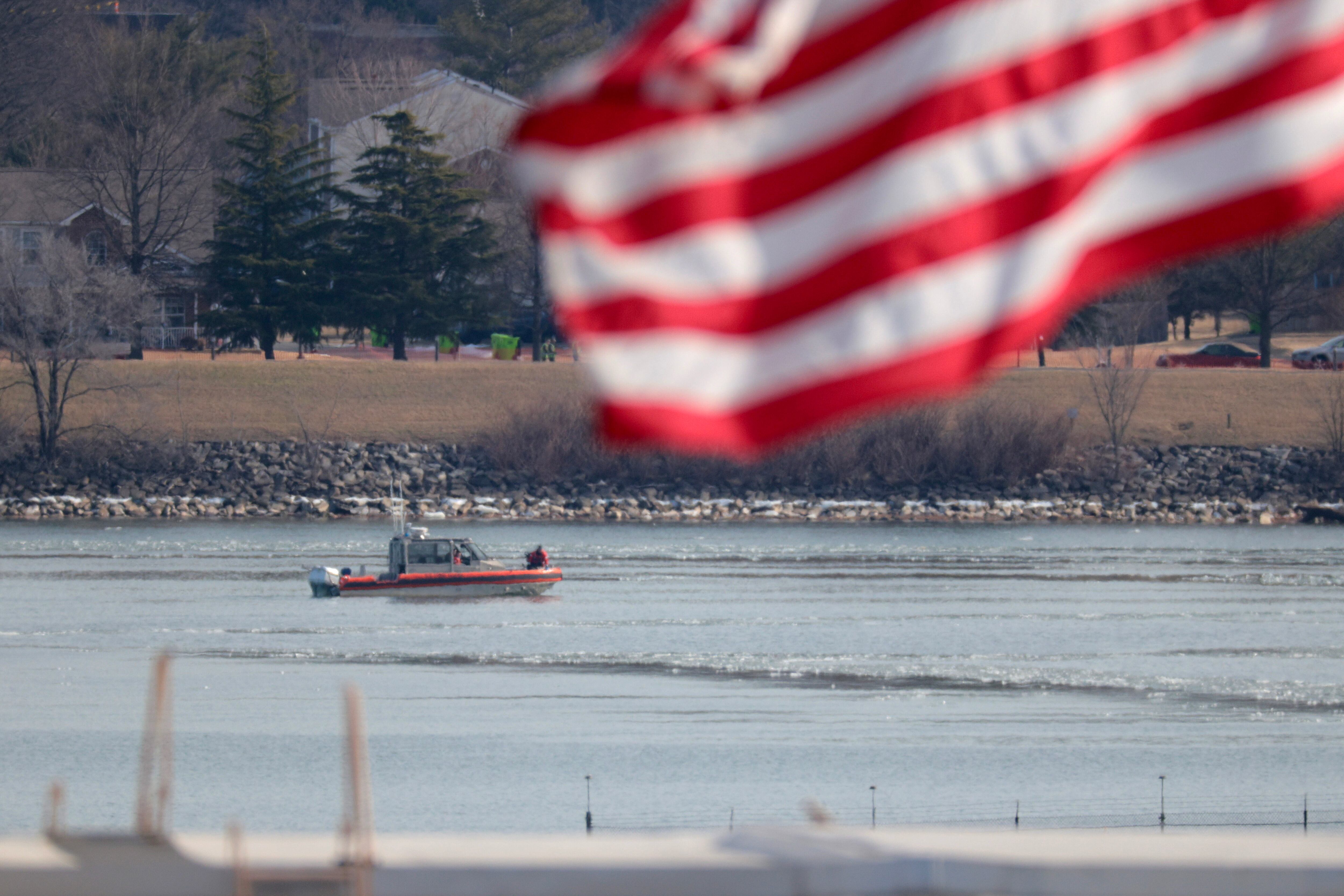 Según informó la USCG, la embarcación estaba sobrecargada y representaba un riesgo significativo para sus ocupantes. (Foto: Kayla Bartkowski/Getty Images)