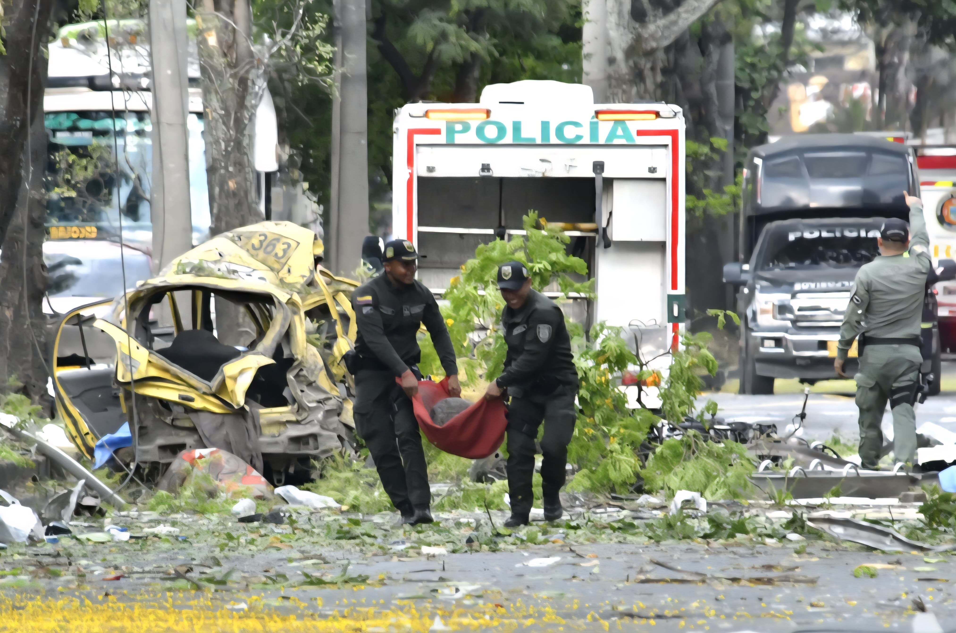 Explosión frente a la base aérea marco Fidel Suárez en Cali