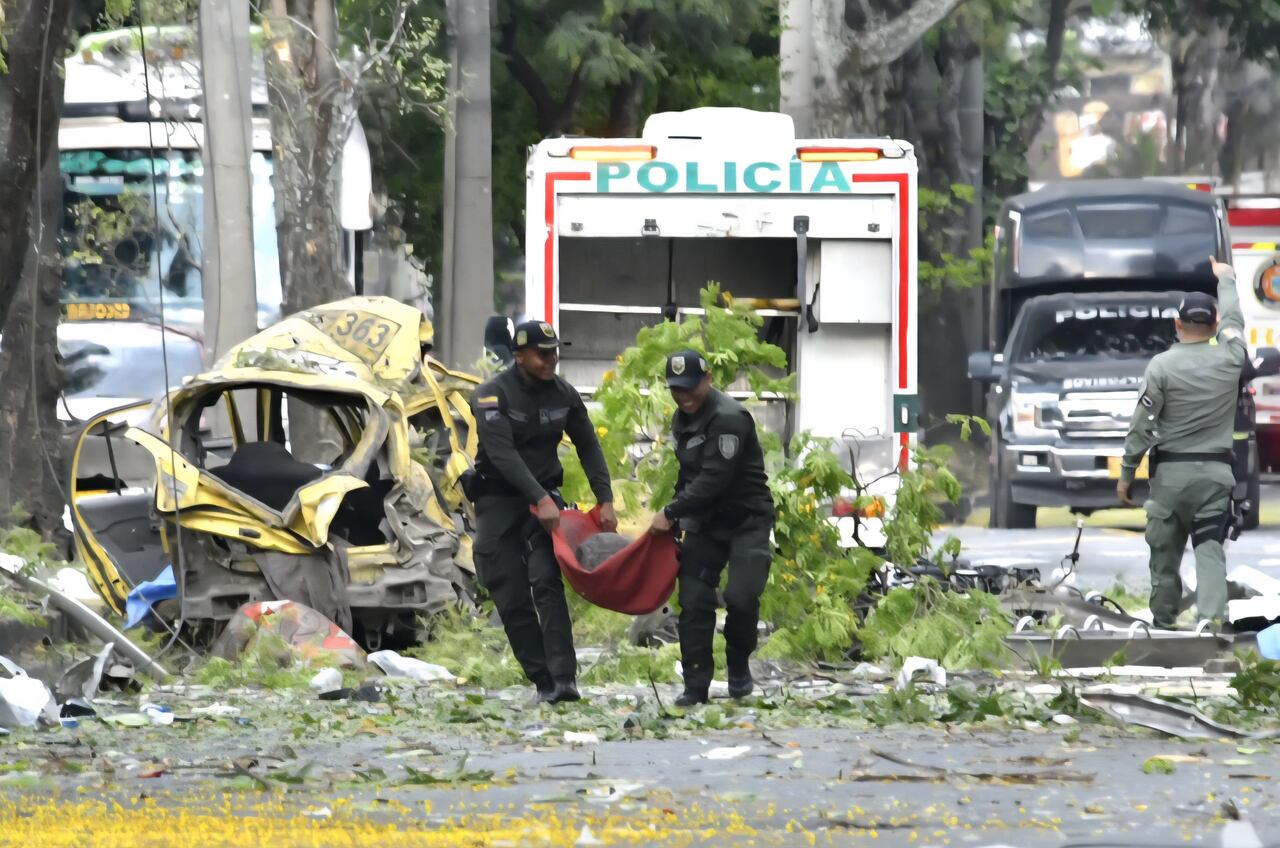 Explosión frente a la base aérea marco Fidel Suárez en Cali
