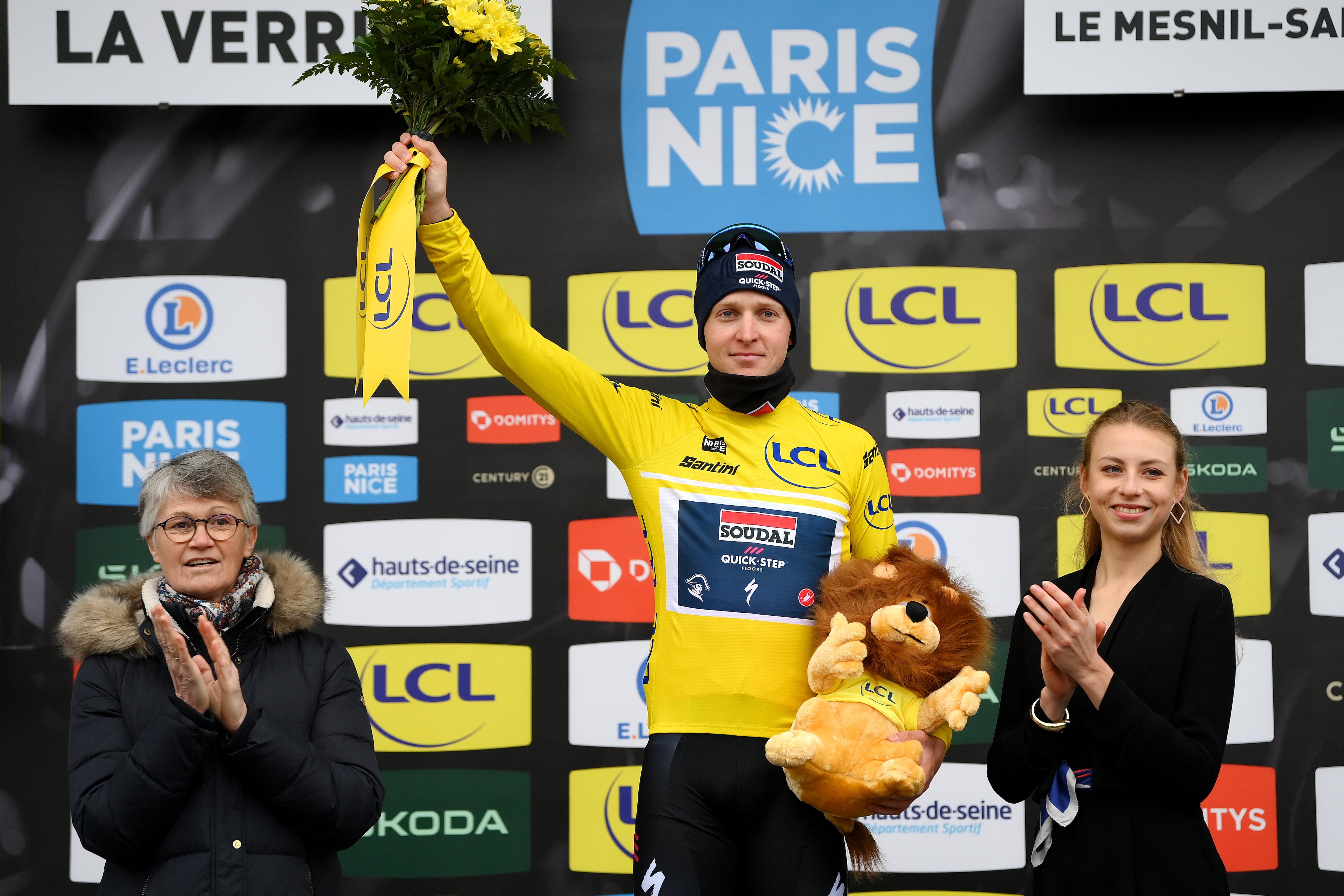 El belga Tim Merlier del Soudal Quick-Step se quedó con el srpint final.