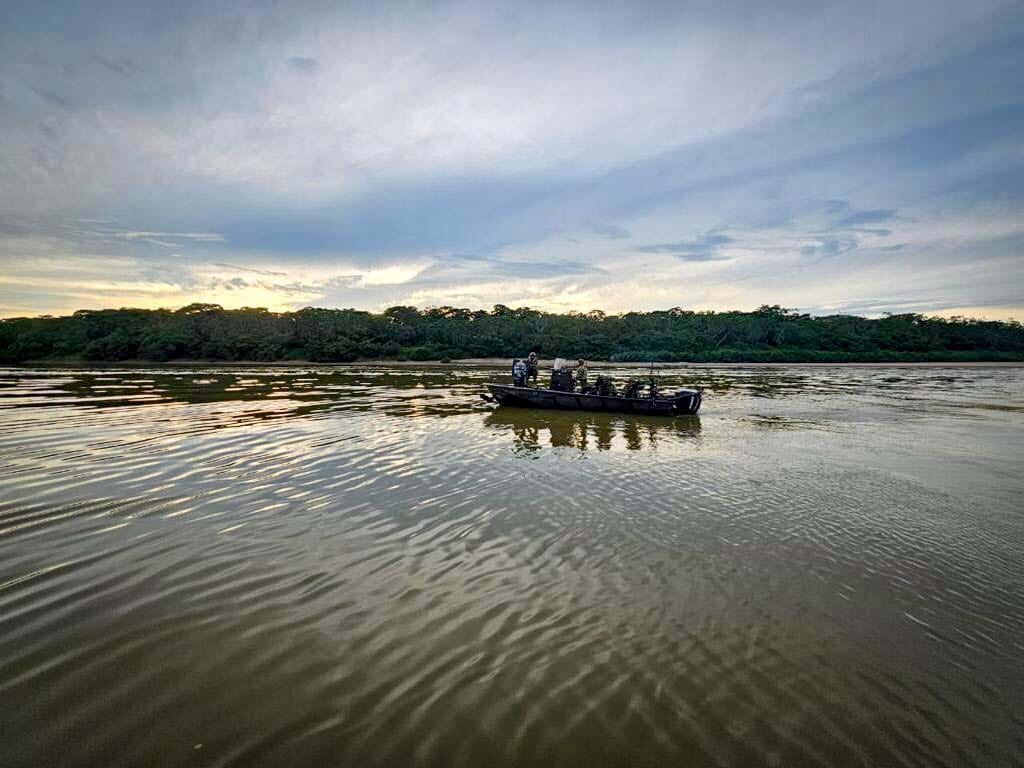 Búsqueda de un menor de edad que desapareció tras accidente de una avioneta en el río Guaviare.