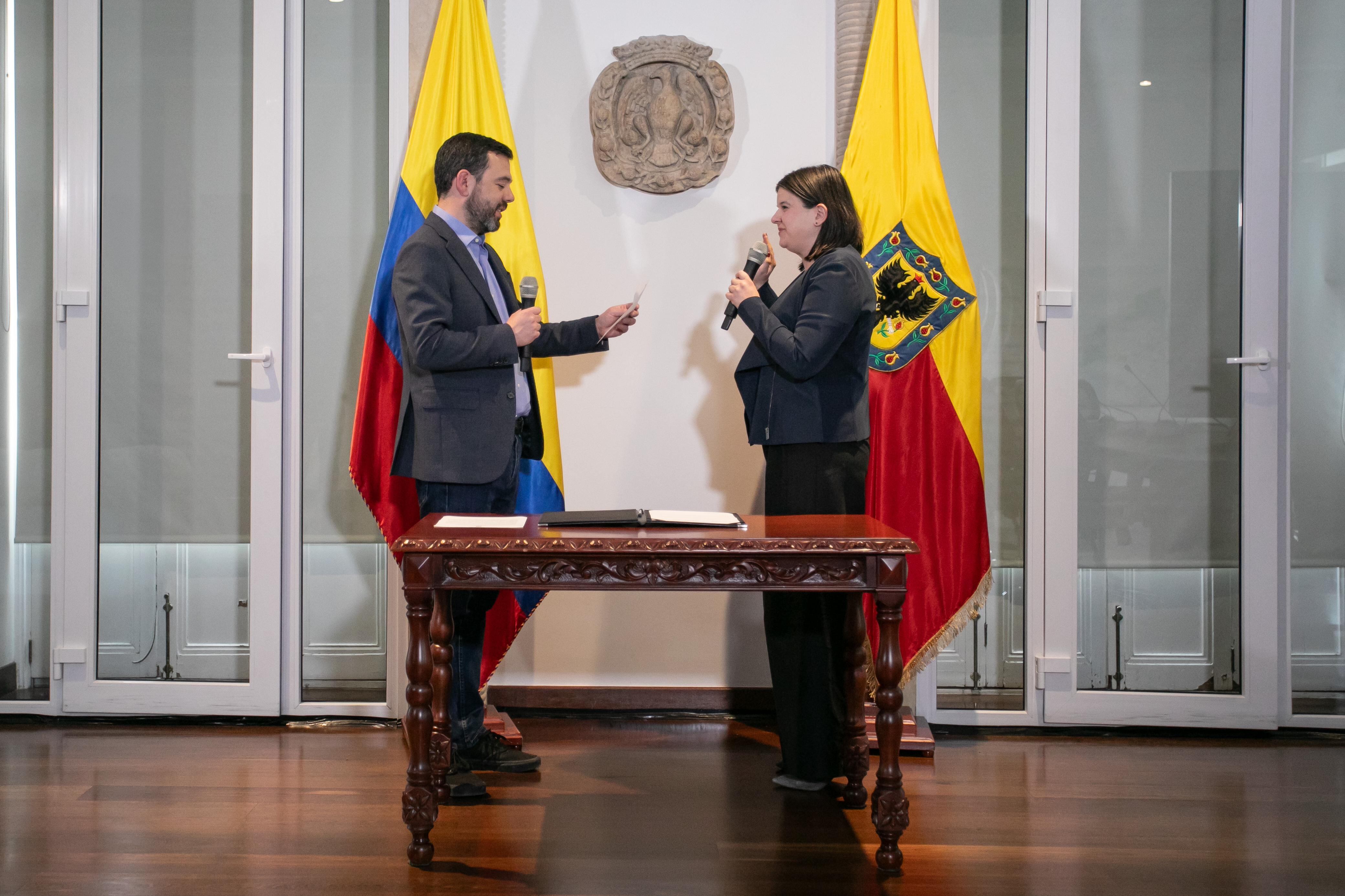 El alcalde Carlos Fernando Galán posesionó a Laura Villa