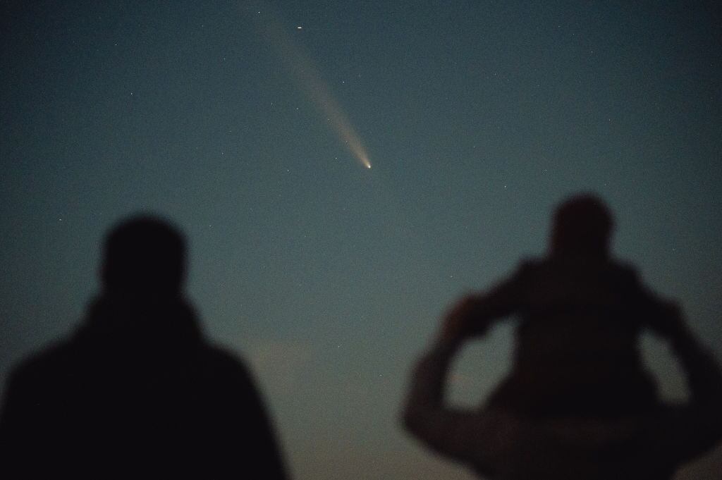 Las cámaras lograron inmortalizar el paso del "Cometa del siglo", C/2023 A3, un fenómeno cósmico que no volverá a observarse en la Tierra durante los próximos 80.000 años, convirtiéndose en una visión única para la humanidad.