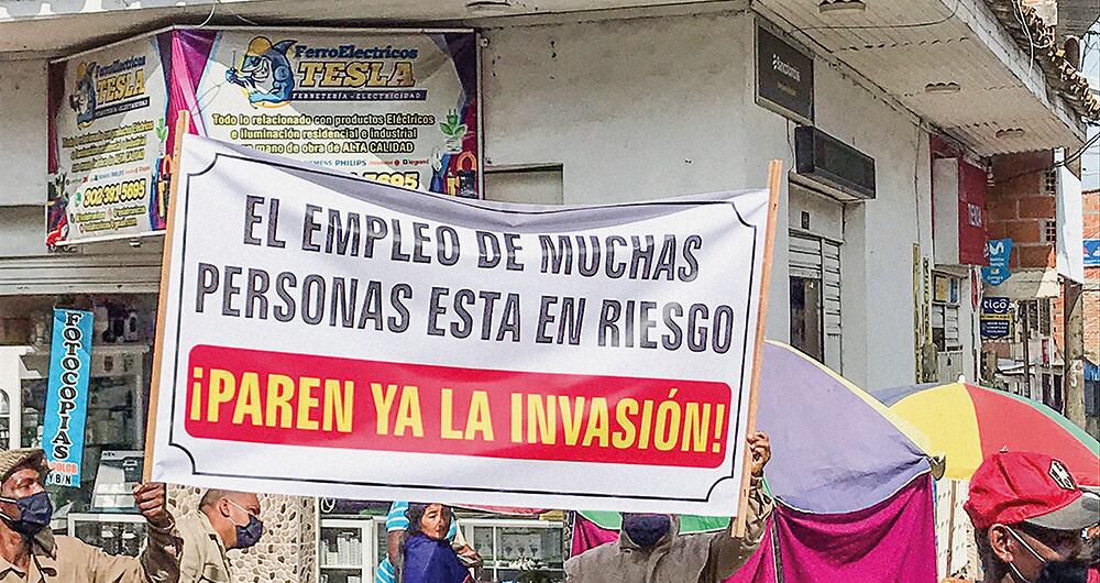 Los afectados se quejan de que aunque los invasores proclaman que su único objetivo son las propiedades de ingenios azucareros y de terratenientes.