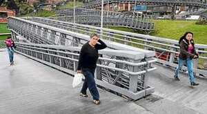Puente peatonal de Meissen, Bogotá. Fotografía publicada en El Tiempo el pasado 24 de junio.