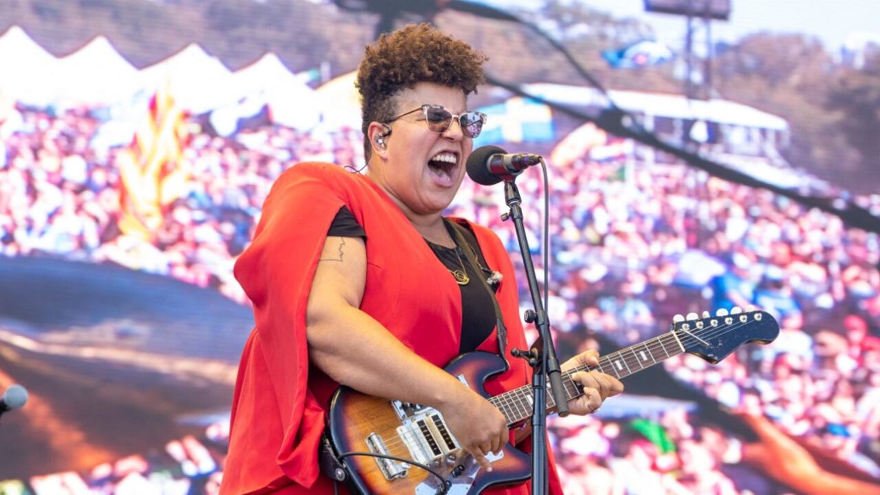En esta foto de archivo tomada el 5 de octubre de 2019 Brittany Howard actúa en el Austin City Limits Music Festival en Zilker Park en Austin, Texas. Foto de Suzanne Cordeiro / AFP