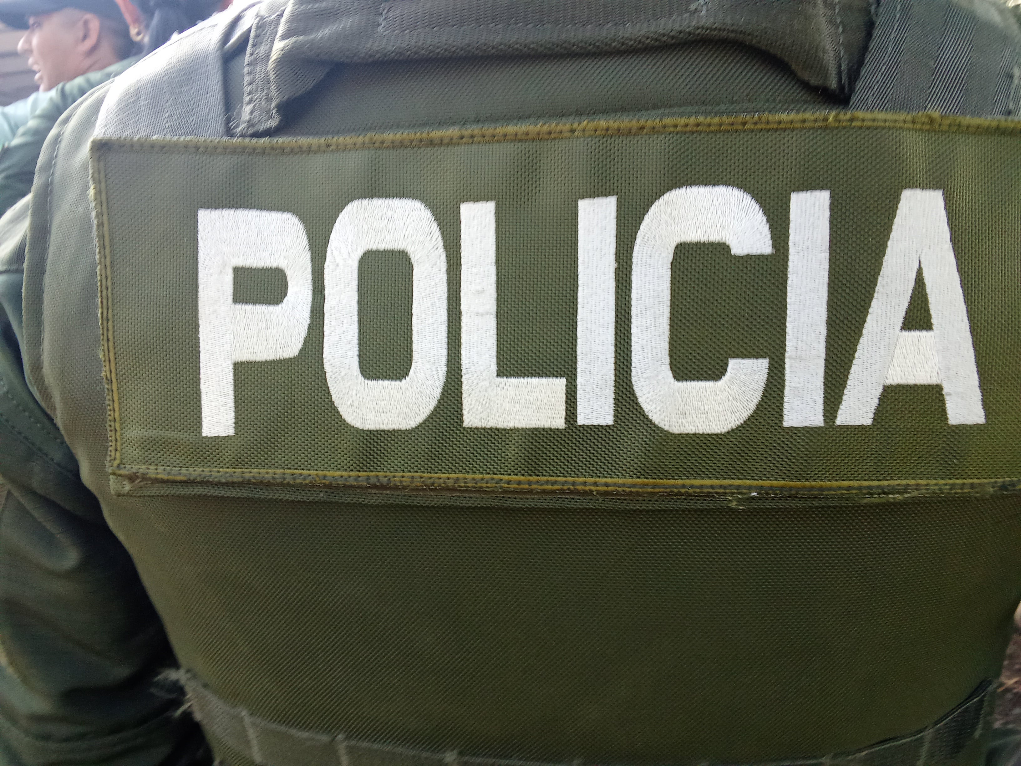 La Policía  ha reiterado su compromiso con la protección de niños, niñas y adolescentes en el Cauca, señalando que mantiene operativos permanentes de prevención y control en zonas priorizadas para evitar el reclutamiento forzado y otros delitos que vulneran sus derechos. A través de estrategias de vigilancia comunitaria, acompañamiento institucional y campañas de sensibilización, la institución trabaja de manera articulada con autoridades locales y organismos nacionales e internacionales para identificar riesgos, fortalecer entornos seguros y garantizar la atención oportuna a posibles casos que afecten a la niñez en el departamento.