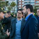 Alcalde Carlos Fernando Galán, reunido con el general José Daniel Gualdrón, comandante de la Policía Metropolitana de Bogotá; y el secretario de Seguridad, César Restrepo.