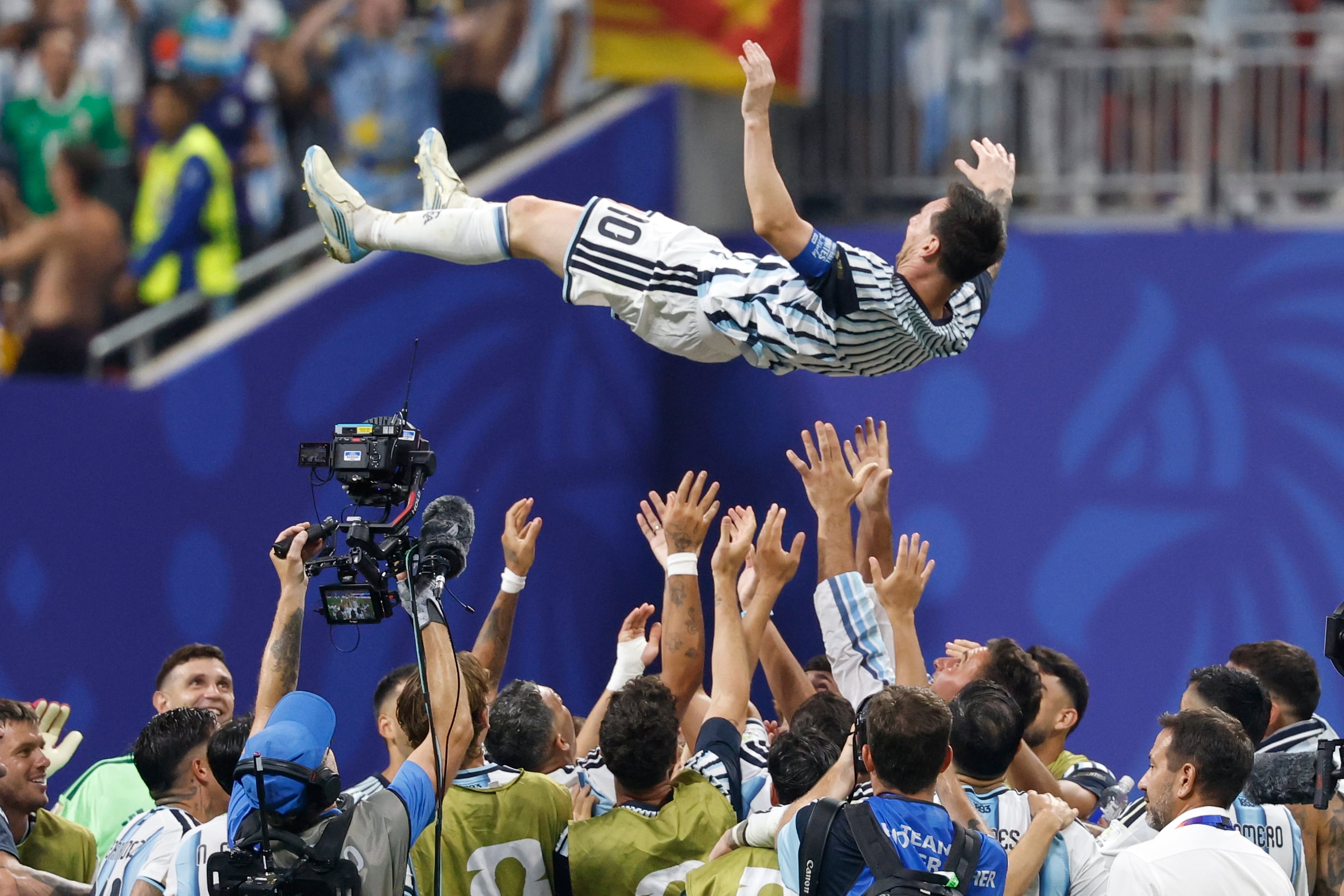 Argentina's Lionel Messi (10) is thrown in the air after the World Cup round of 16 soccer match between Argentina and Egypt in Atlanta, Tuesday, July 7, 2026. (AP Photo/Erik S. Lesser)