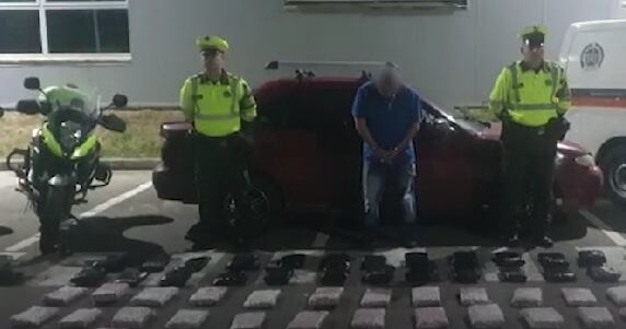 El conductor del vehículo fue capturado y dejado a disposición de la Fiscalía.