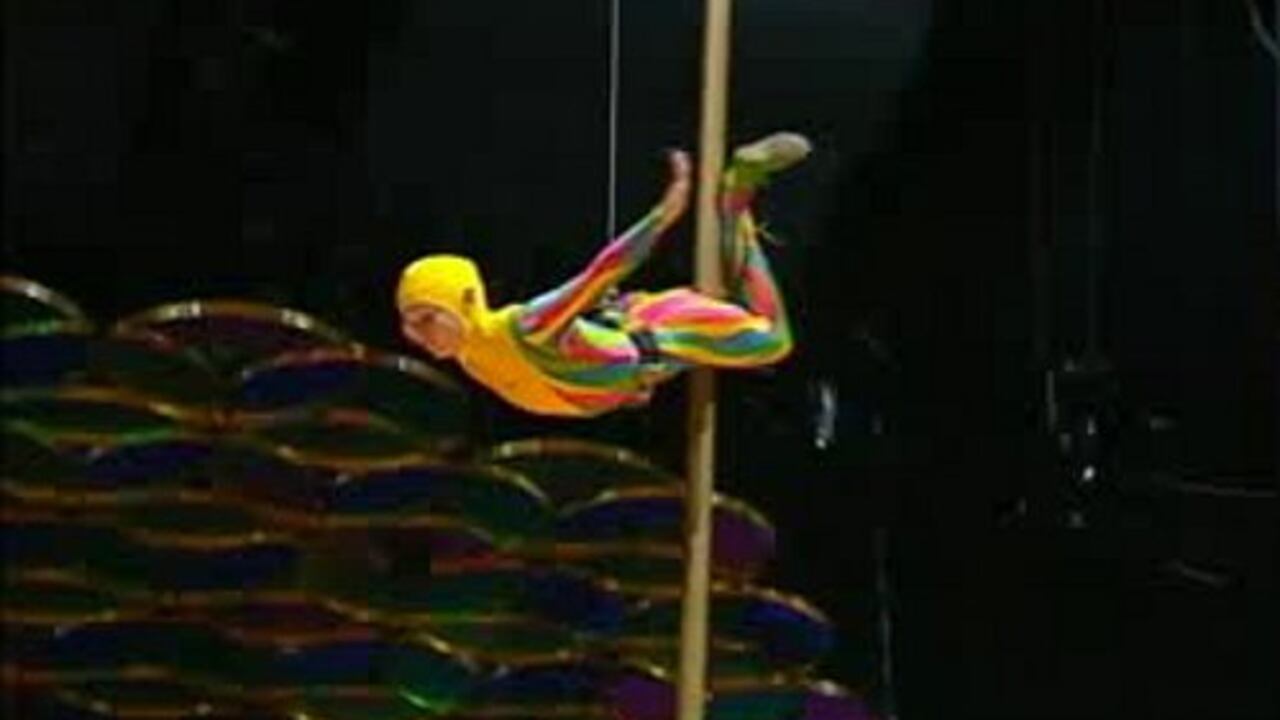 Cirque du Soleil regresa a sus orígenes con "Saltimbanco".