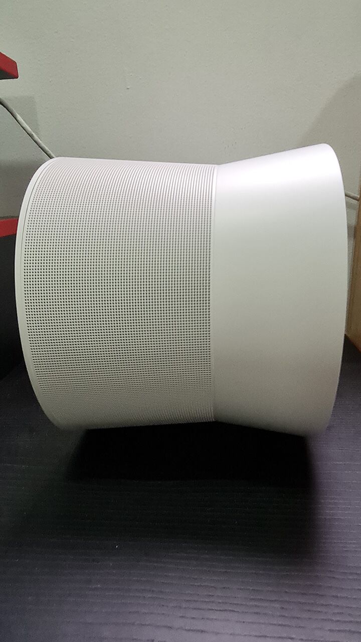 El parlante Sonos Era 300 cuenta con seis altavoces internos que ayudan a generar un sonido espacial.