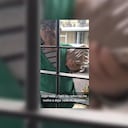 Luis Felipe Yagüé, vendedor de panelas en Florencia (Caquetá), mientras era grabado por Franklin Gamboa, quien se identificó como docente