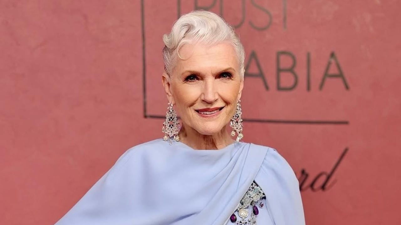 Maye Musk acumula una trayectoria de más de 50 años en la industria de la moda.