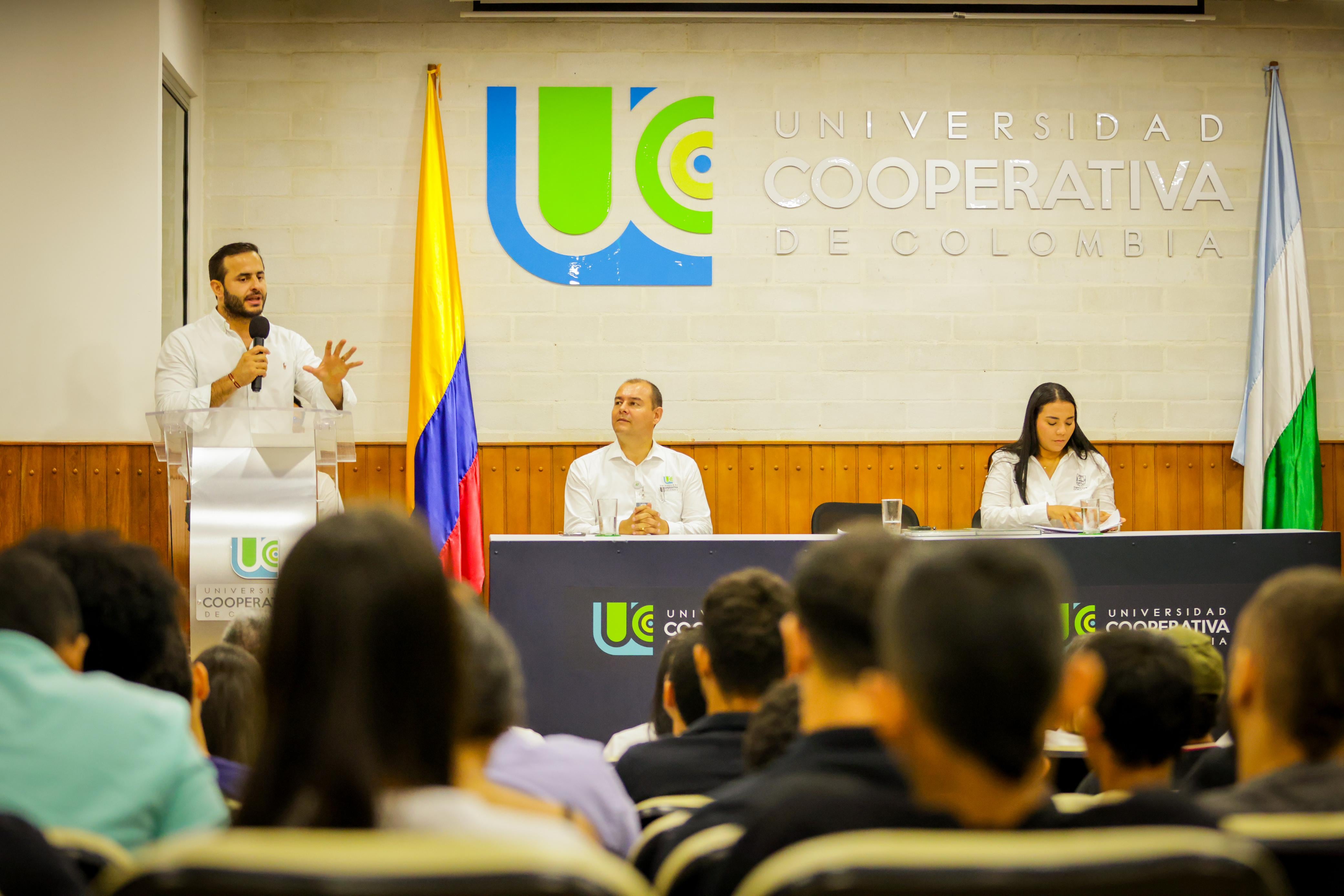 Erasmo Zuleta, durante la presentación de su estrategia para contratar jóvenes sin experiencia laboral.