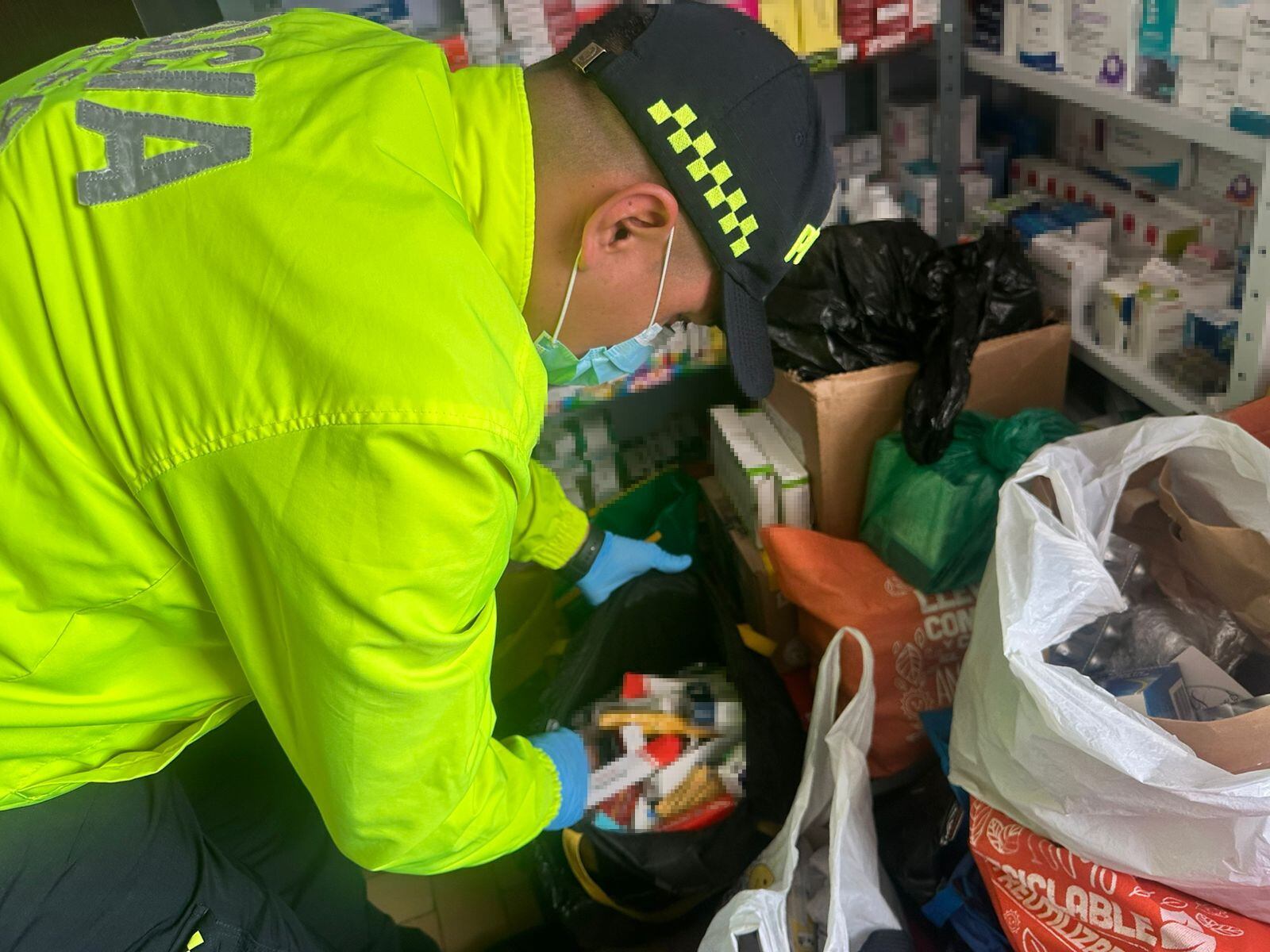 Había medicamentos que estaban vencidos, como también otros que son de uso exclusivo de instituciones sanitarias cuya venta al público está prohibida.