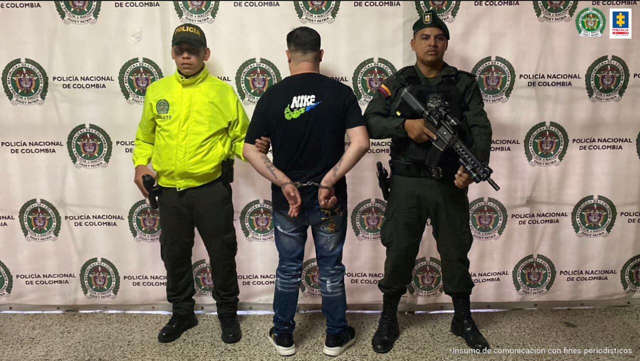 El hoy procesado sería el encargado de la fabricación, producción y comercialización de la sustancia ilegal conocida como cocaína rosada o 2CB (llamada también Tusi o Tusibí)